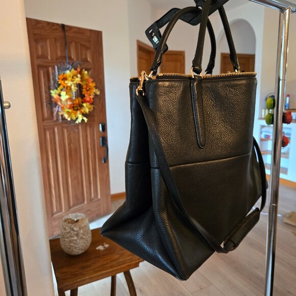 Spacious Coach NYC Borough Bag In Pebbled Black Leather - Ships next day - Picture 4 of 16